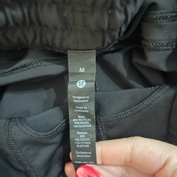 Lululemon Athletica Men’s Black Athletic Shorts - Picture 3 of 3